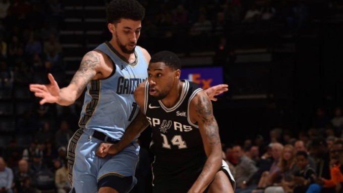 NBA季前赛揭幕战：湖人vs勇士（北京时间8:00）